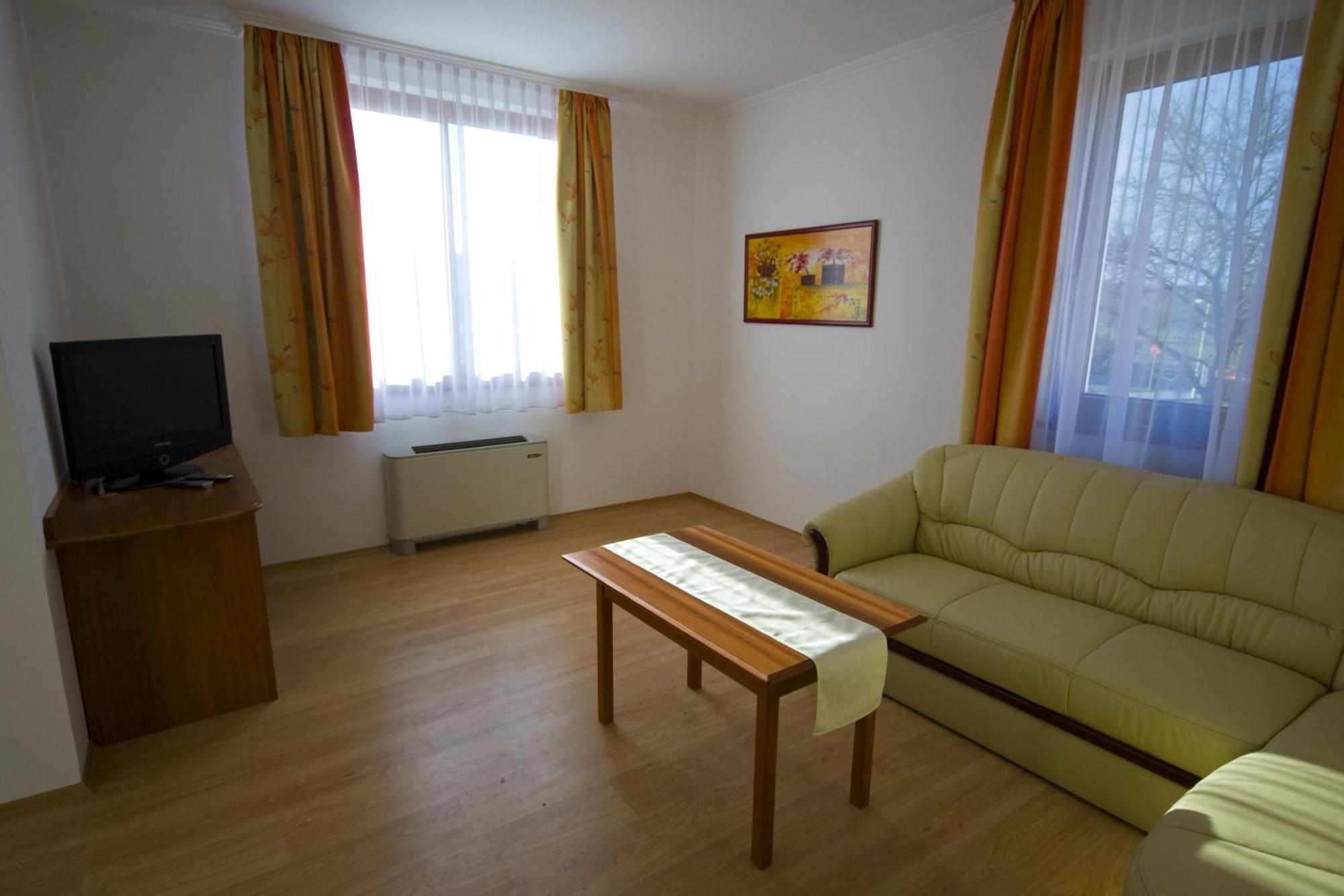 Szerencsemak Panzio Apartment Kehidakustany Room photo